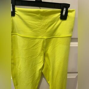 Lululemon wunder under  size 4 never worn bright yellow